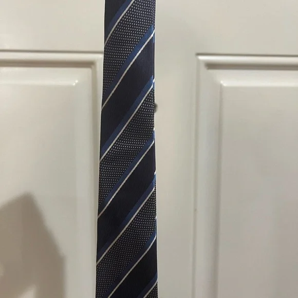 Armani Collezioni Tie Blue and Gray stripe Sz OS - Picture 3 of 11